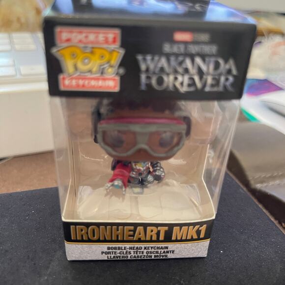 Funko Pocket Pop Keychain Ironheart MK1 Black Panther Wakanda Forever - Picture 4 of 4